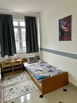 a small room with a bed and a window at Apartman Orhideja za 4 osobe in Sanski most