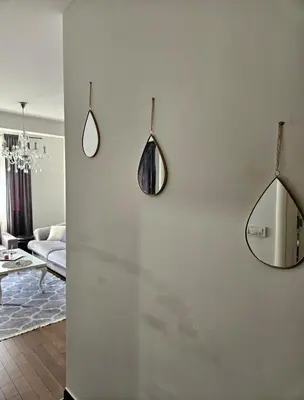 a living room with two mirrors on the wall at Comfort u blizini Klinickog Centra Banja Luka in Lauš
